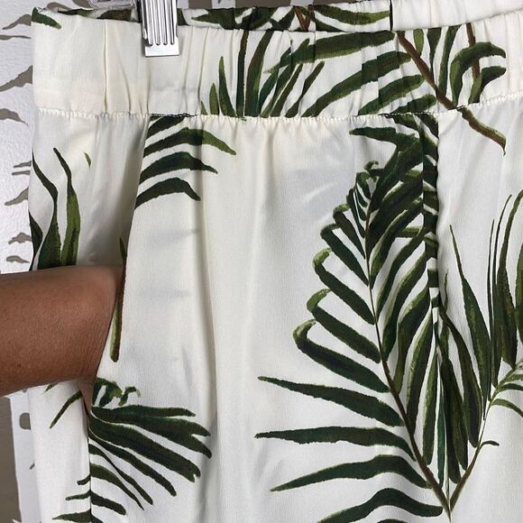 Palm Leaf Print High Waist Cropped Pants 8 - Picture 3 of 10